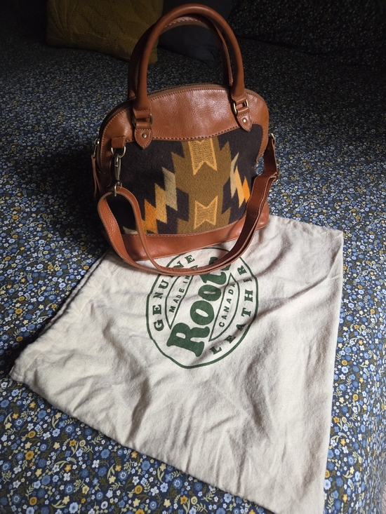 Roots Handbags - Stylish brown leather Roots/Pendelton limited edition Collaboration handbag